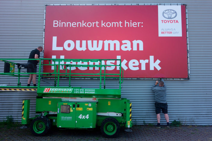 Toyota-Heemskerk-Louwman Buitenreclame Toyota Heemskerk Louwman