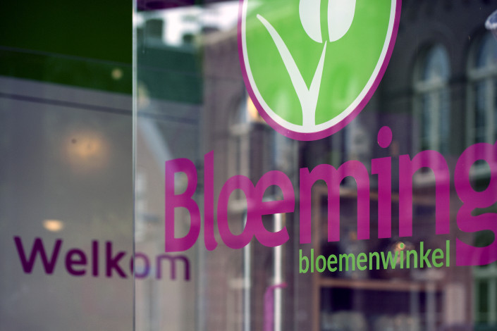 Bloeming Obdam raambelettering Bloeming Obdam raambelettering